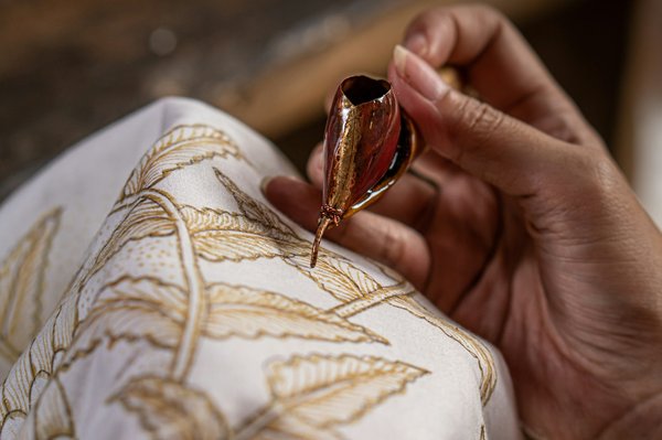 Où apprendre la technique de teinture au batik en Asie du Sud-Est?